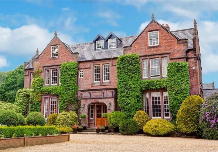 A beautiful stately home situated on an island. Perfect for that secluded wedding